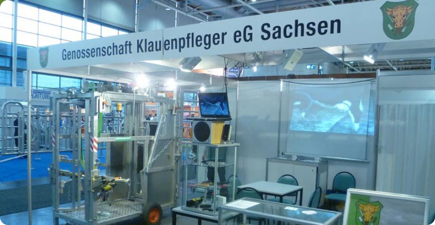 Ein Messestand der Genossenschaft Klauenpfleger eG Sachsen zeigt verschiedene Leistungen und den Klauenpflegestand
